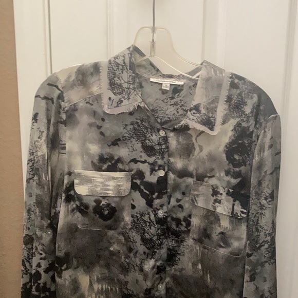 FINAL MARKDOWN Quintessential blouse medium - Picture 1 of 6